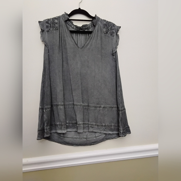 POL GRAY TOP, SMALL TO MEDIUM - Picture 1 of 4